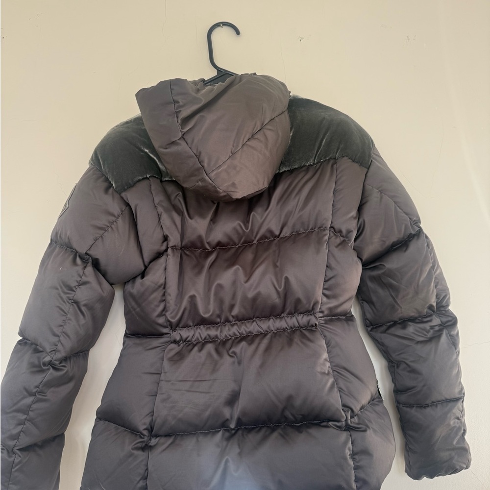 Silver grey Moncler puffer coat with velvet shoulders - Picture 8 of 8
